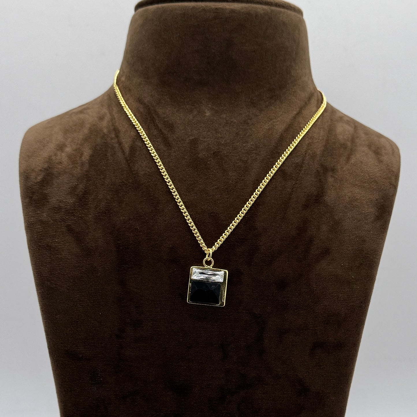 Stone Pendant Necklace in Jet & Crystal 